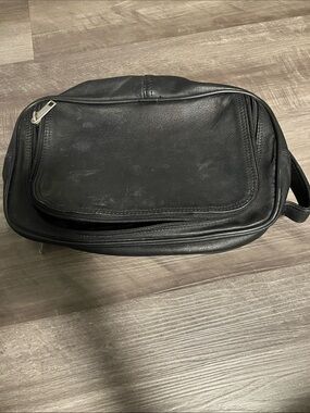 Dilana Men’s Leather Dopp Kit